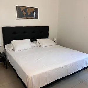 https://apt-fira-gran-via-2-private-rooms-in-a-shared.topbarcelonahotels.com
